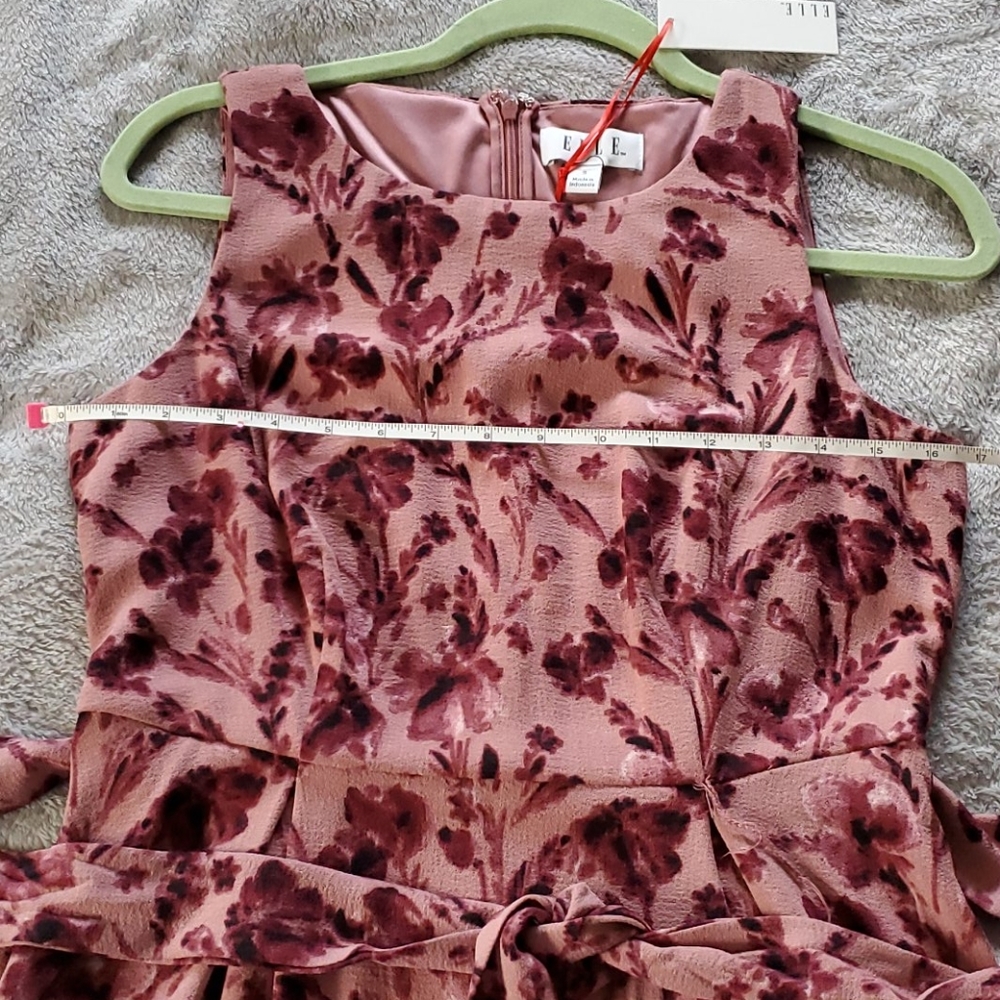 Dress - Picture 5 of 7